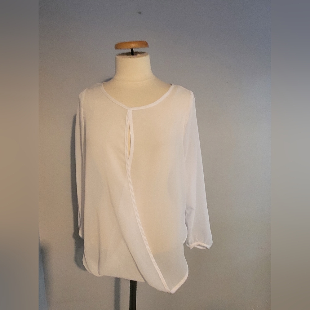 Robin Artizan Signature Elegant White Women's Top Size 0/S (L)